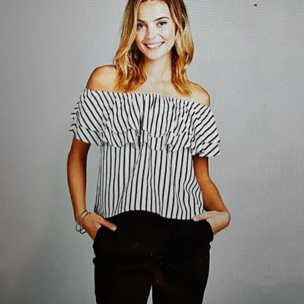 Layered Ruffle Off Shoulder Top - Picture 3 of 3